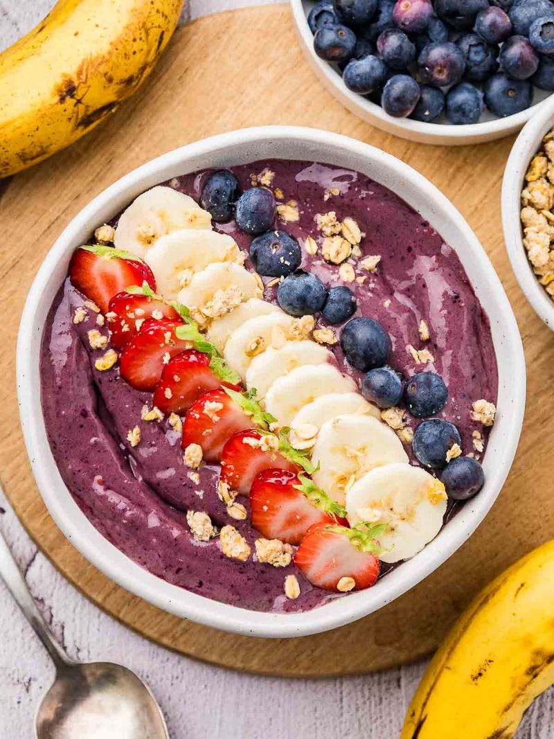 Acai Bowl With Granola and Coconut