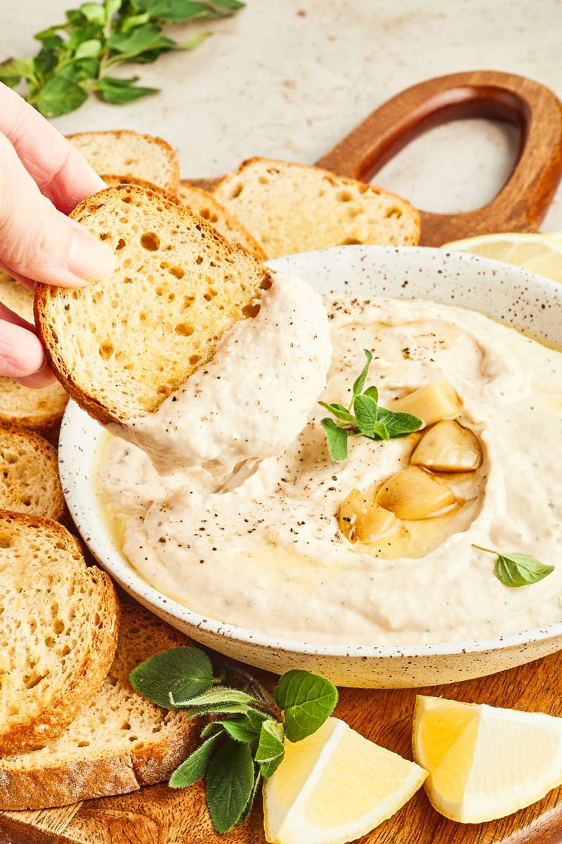 White Bean and Roasted Garlic Dip
