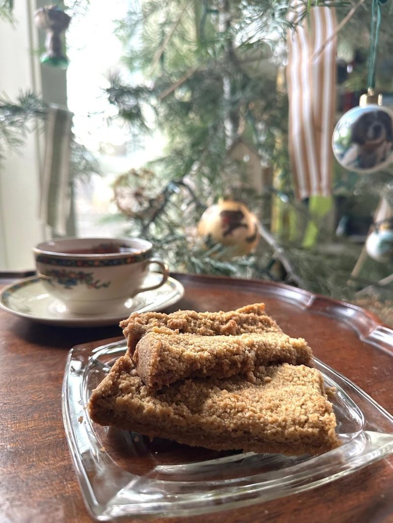 Moggy (Northern Treacle Cake)