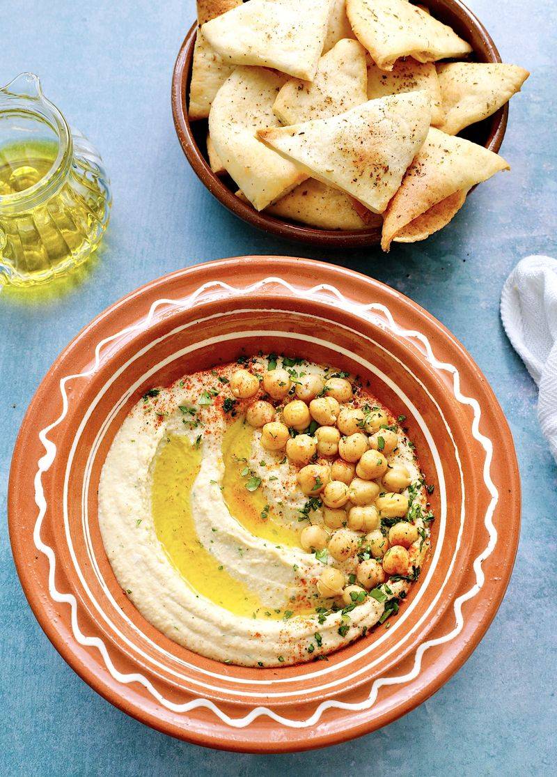 Classic Hummus with Warm Pita Bread