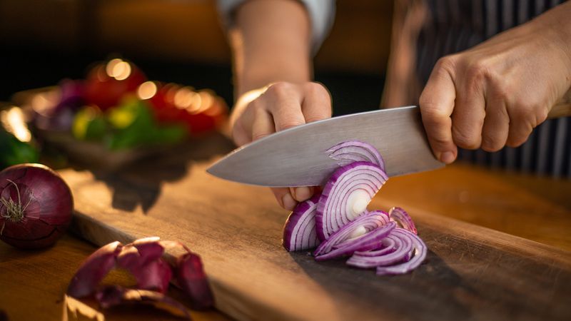 Using a Dull Knife to Cut Onions