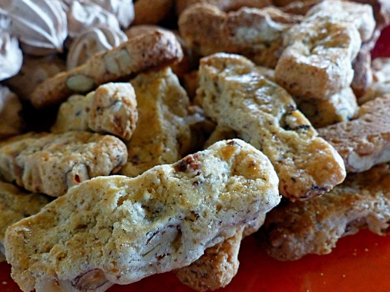 Totenbeinli (Hazelnut and Honey Cookies)