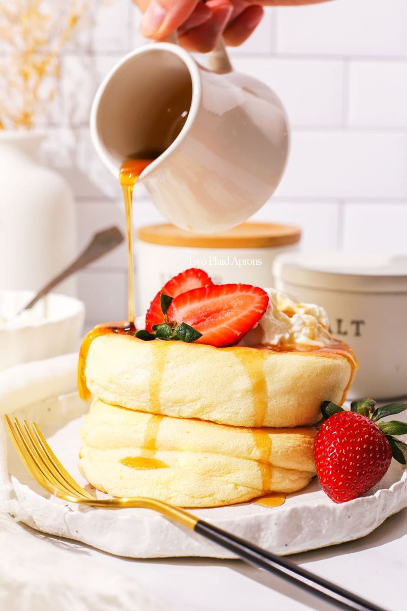 Fluffy Japanese Soufflé Pancakes