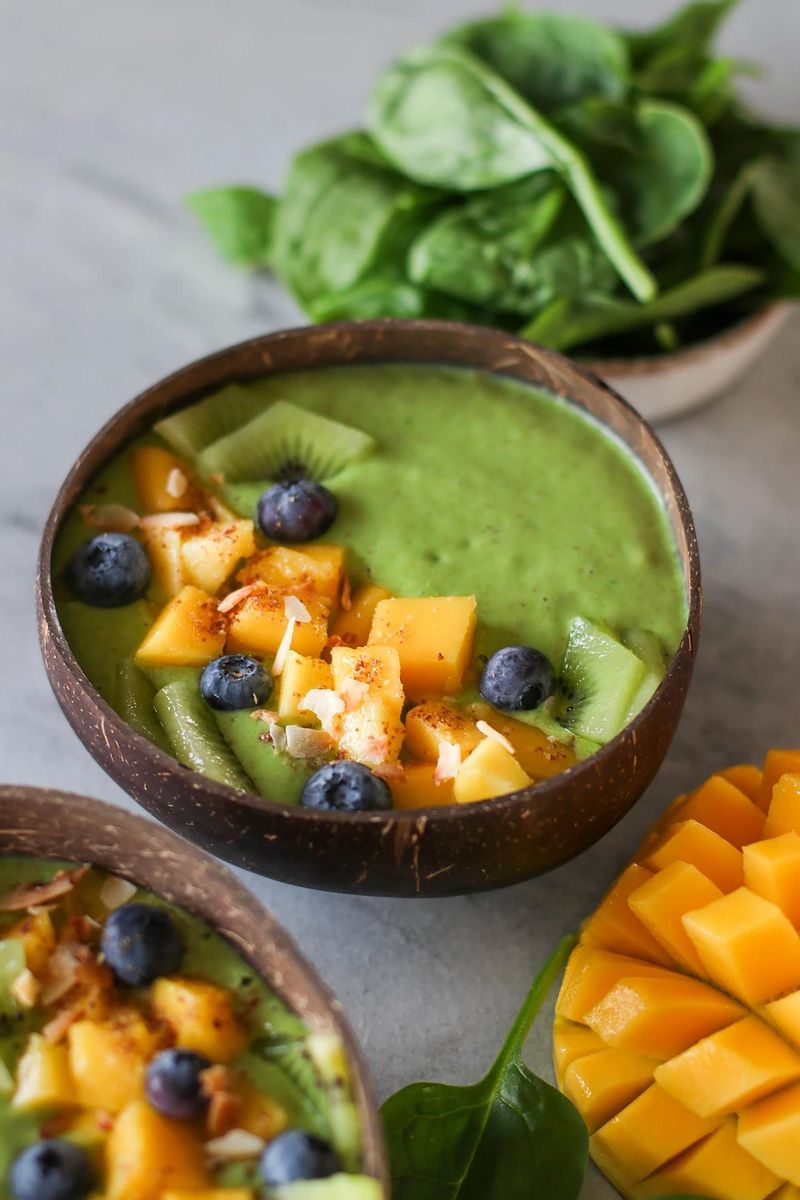 Green Spinach and Mango Smoothie Bowl