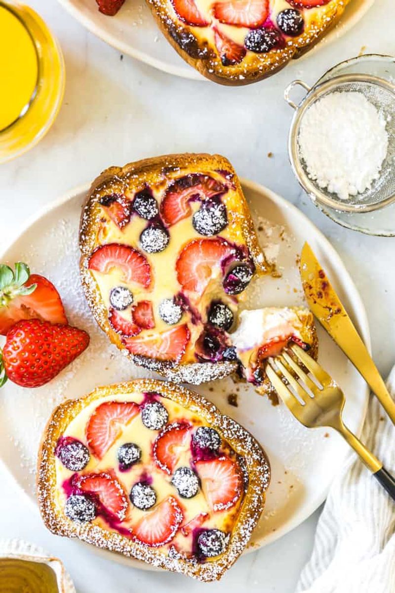 Greek Yogurt and Mixed Berry Toast