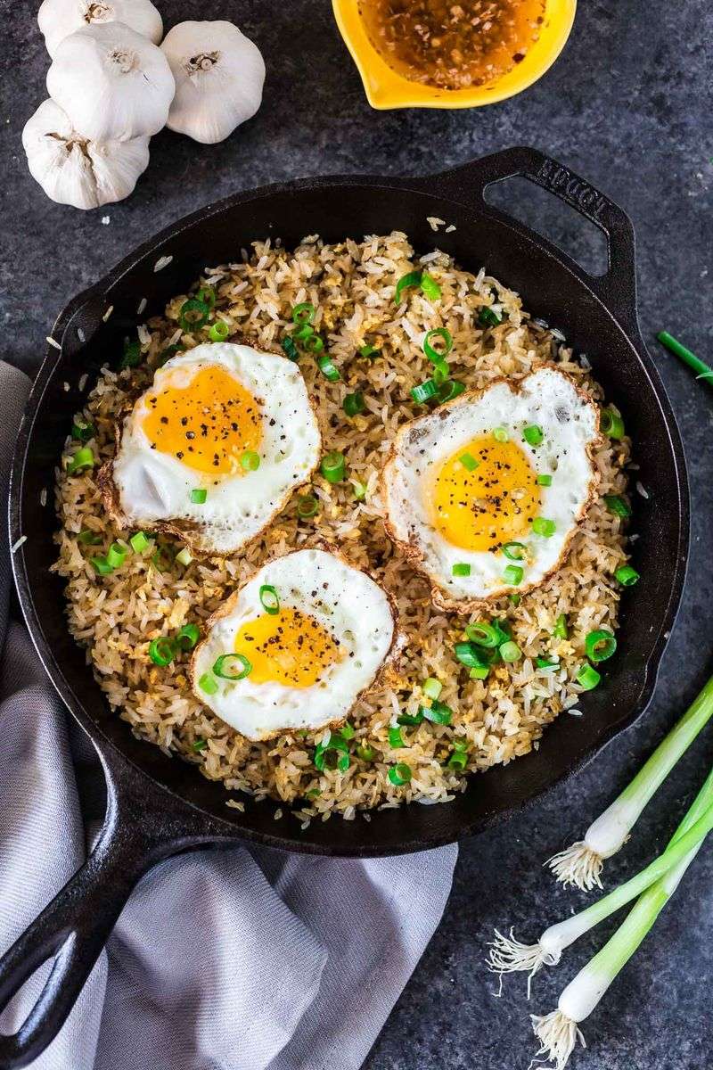 Filipino Sinangag (Garlic Fried Rice)