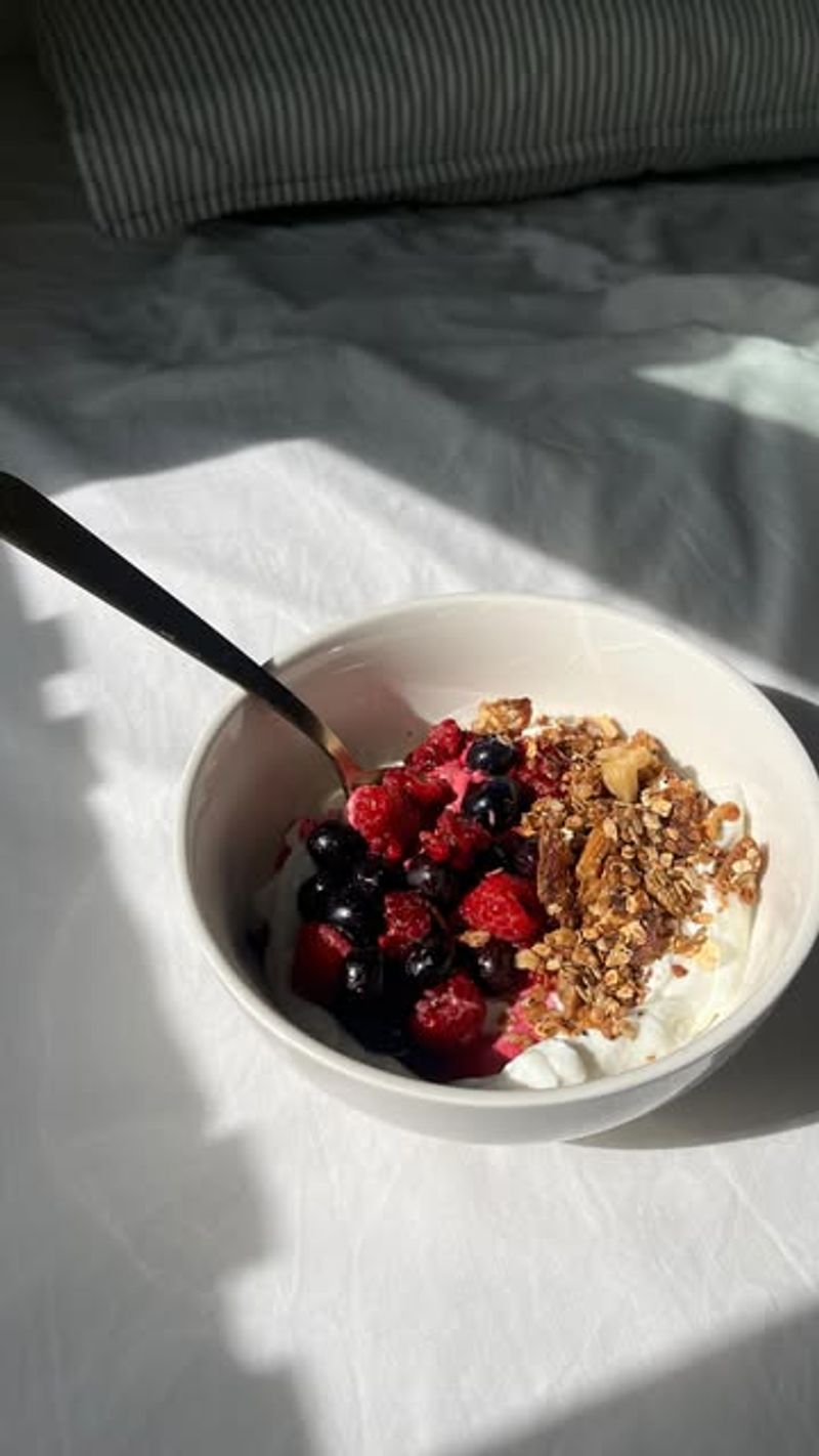 Plain Yoghurt with Berries