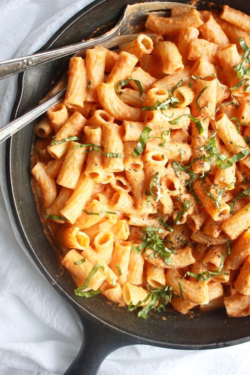 Pasta with Roasted Red Pepper Sauce