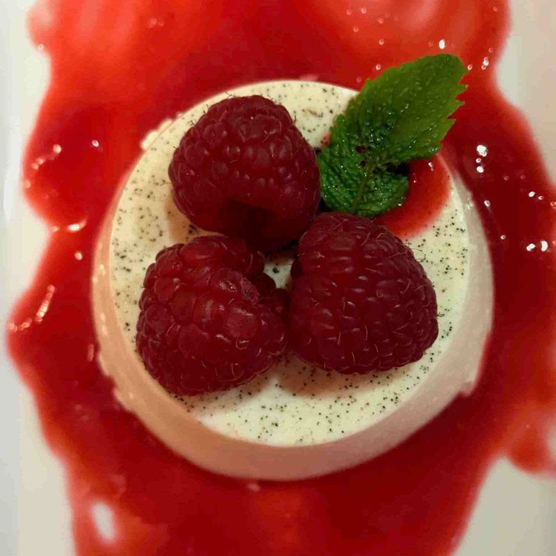 Vanilla Bean Panna Cotta Cakes