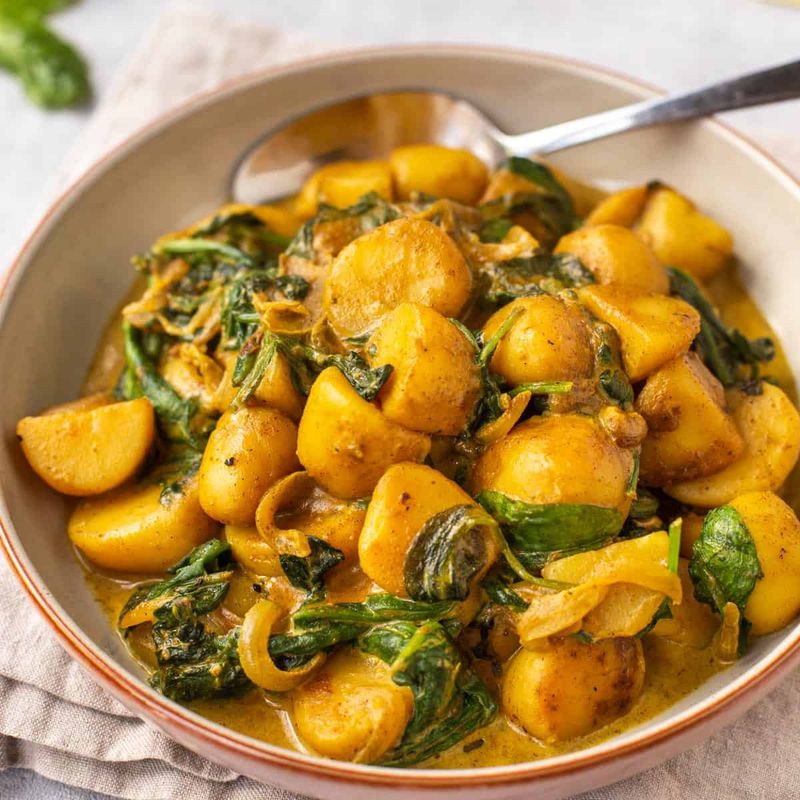 Saag Aloo (Spinach and Potato Curry)