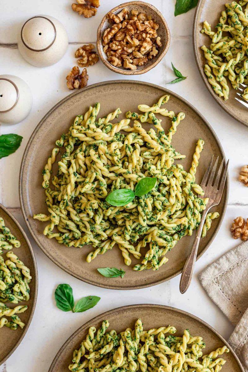 Spinach and Walnut Pesto Pasta
