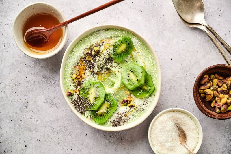 Kiwi Spinach Smoothie Bowl