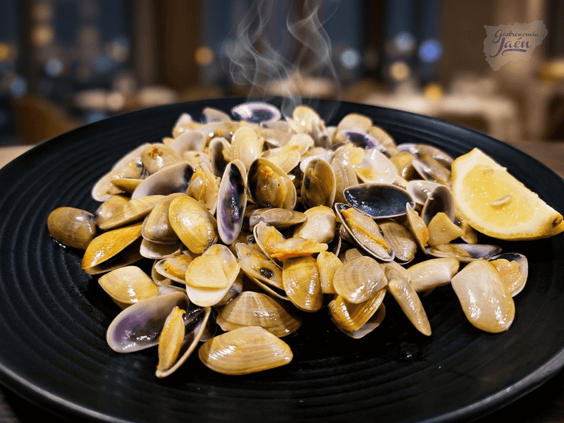 Coquinas al Vapor (Steamed Wedge Clams)