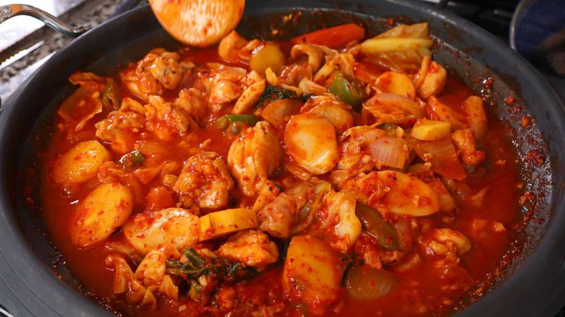 Dakgalbi (Spicy Stir-Fried Chicken)