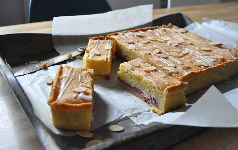 Bakewell Traybake