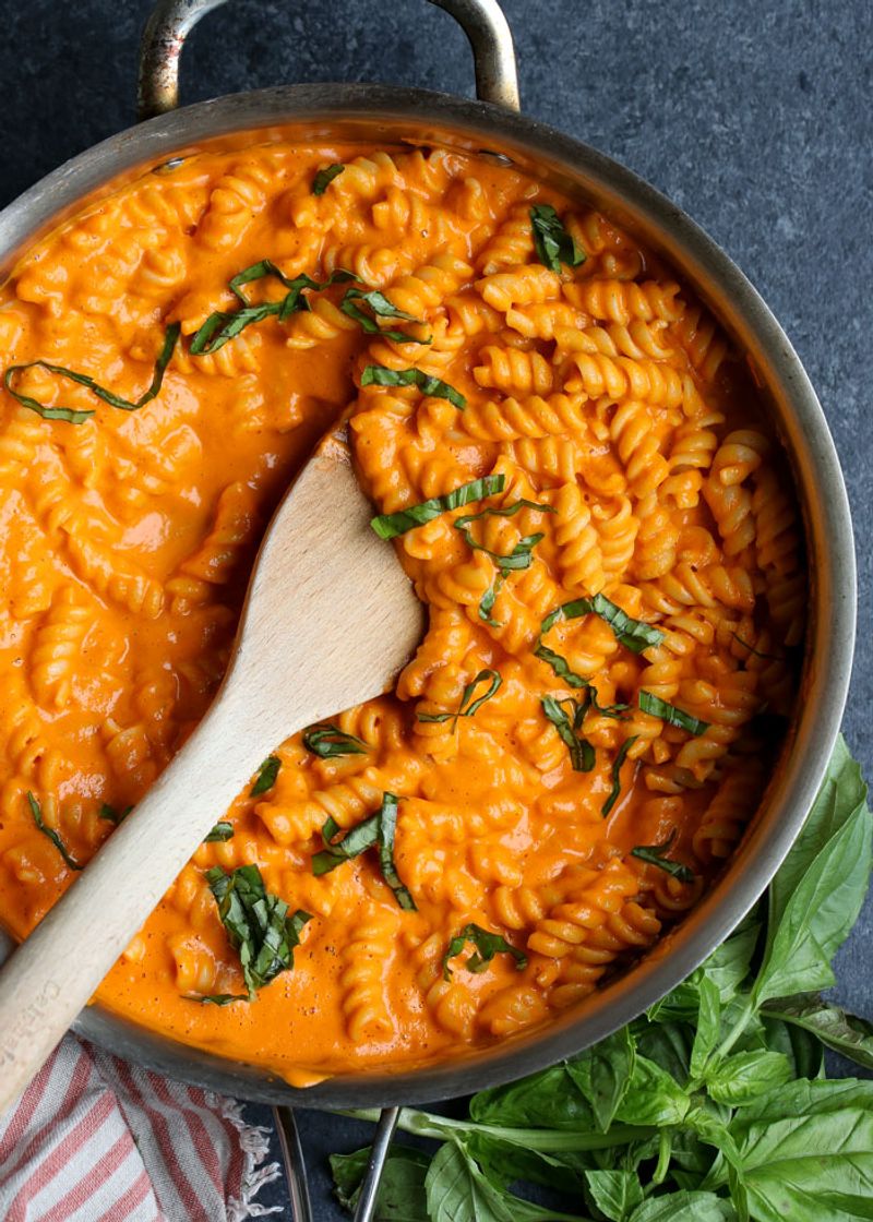 Pasta with Roasted Red Pepper Sauce