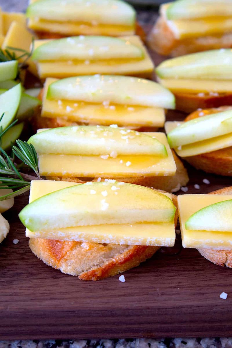 Cheddar Cheese and Apple Slices