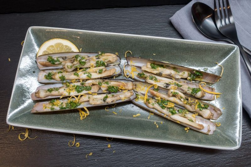 Navajas a la Plancha (Grilled Razor Clams)