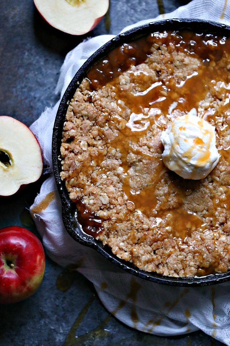 Warm Nutmeg Apple Crisp