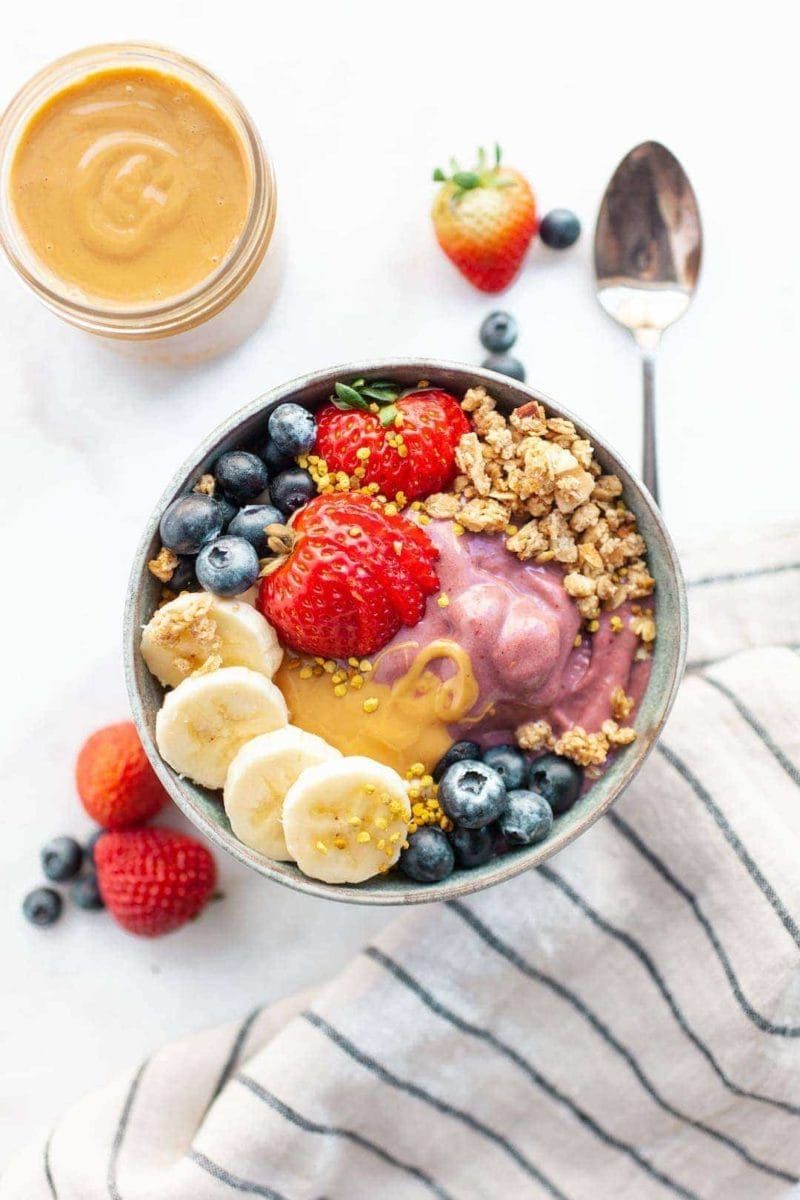Granola-Topped Smoothie Bowl