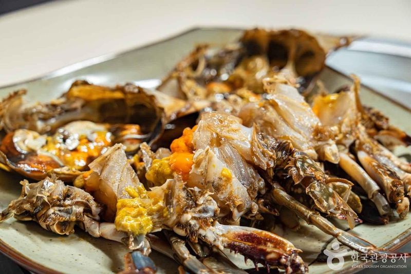 Ganjang Gejang (Soy Marinated Raw Crab)