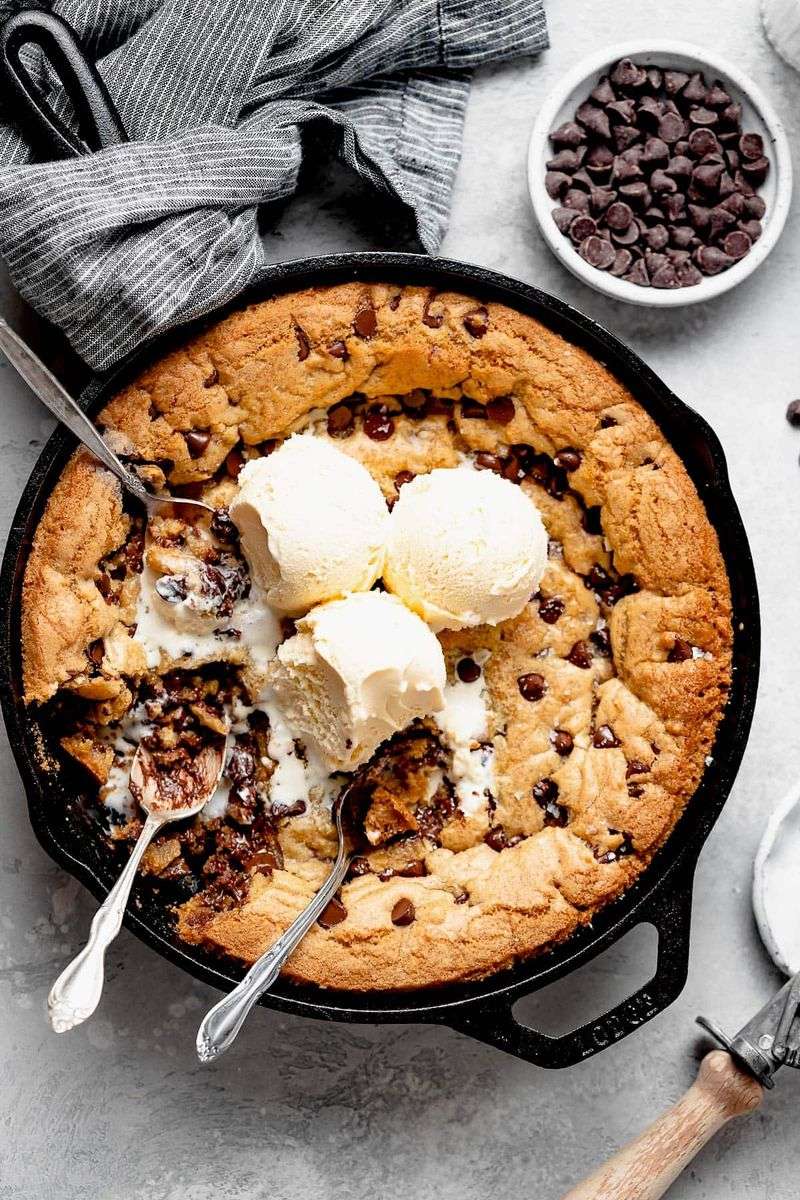 Pizookie (Skillet Cookie)