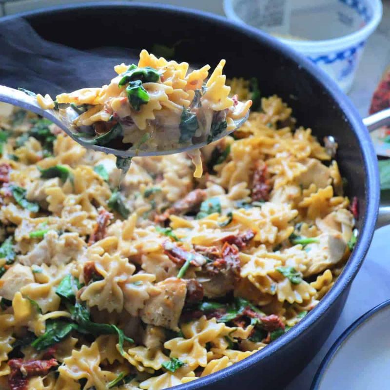 Sun-Dried Tomato and Spinach Pasta