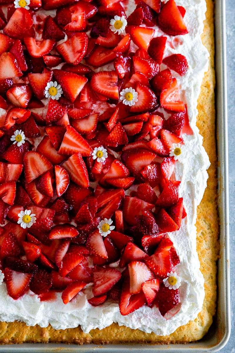 Strawberry Shortcake Traybake