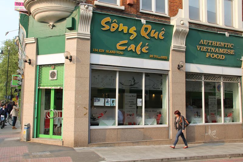 Song Que - London