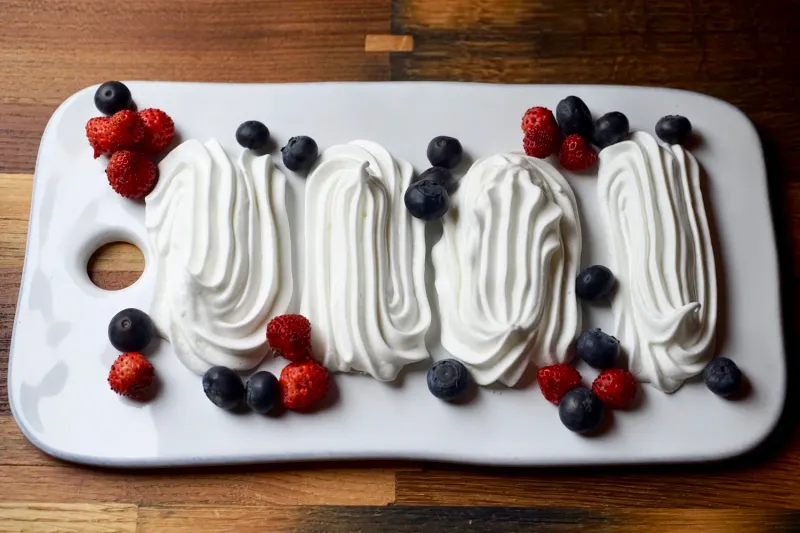 Meringues with Double Cream