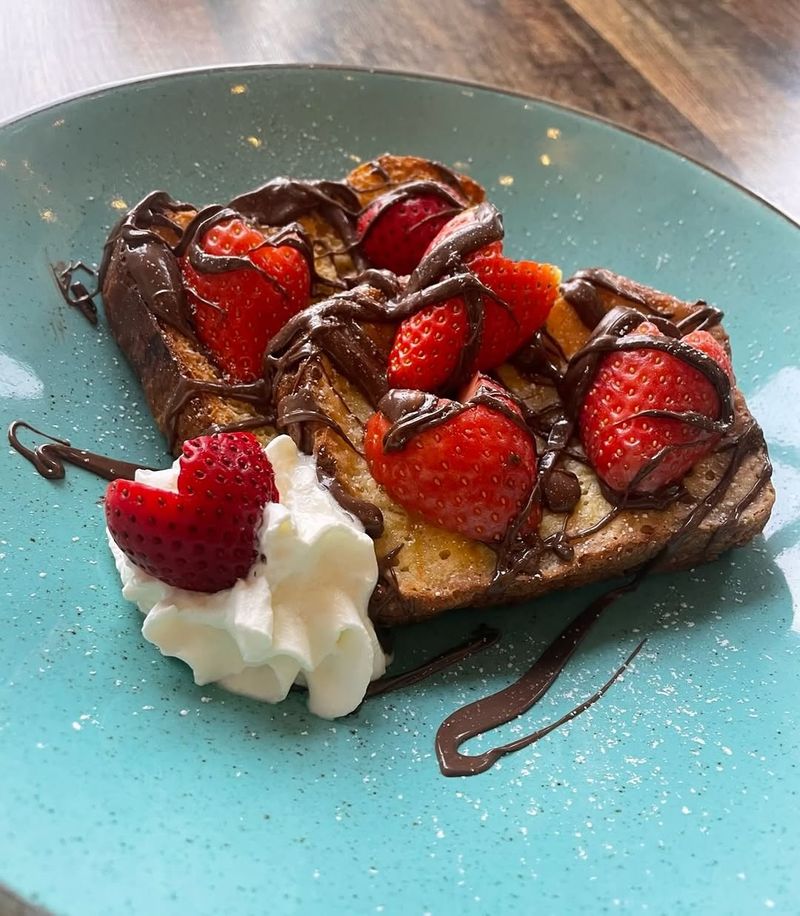 Chocolate Hazelnut Spread with Sliced Strawberries Toast