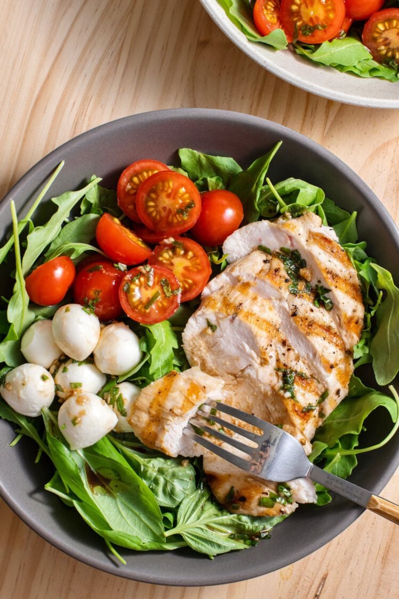 Caprese Salad with Grilled Chicken