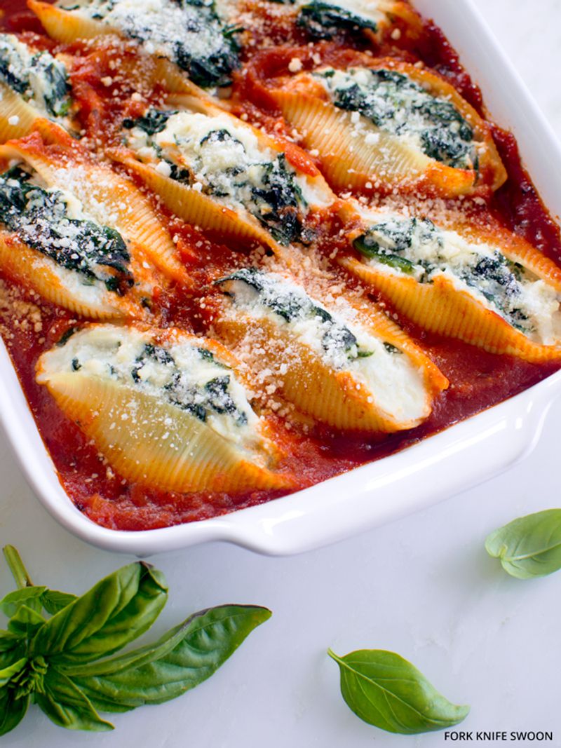 Spinach and Ricotta Stuffed Pasta Shells