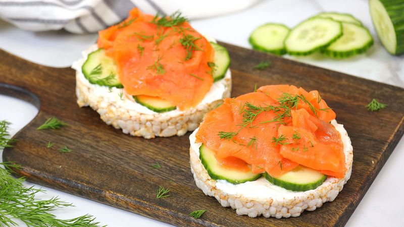 Smoked Salmon and Cucumber Rice Cakes