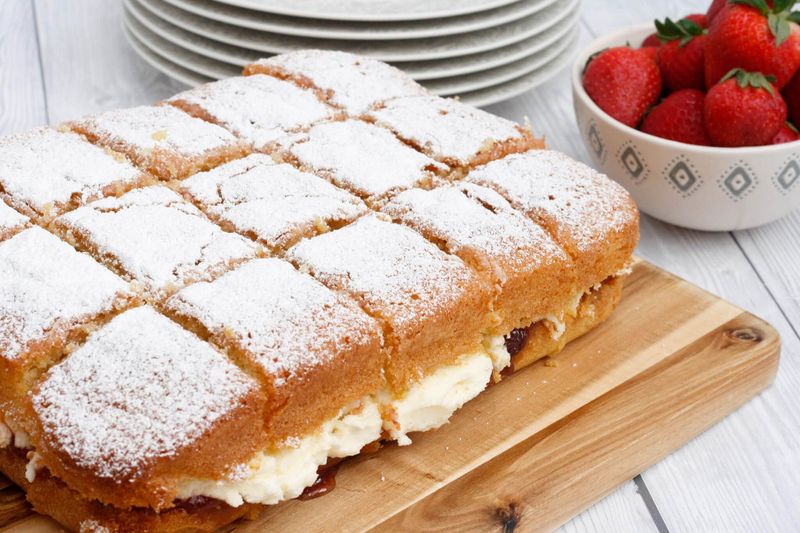 Victoria Sponge Traybake