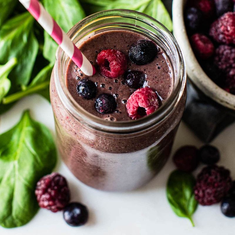 Smoothie with Spinach and Berries