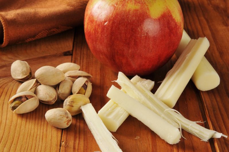 Low-Fat String Cheese With Apple Slices