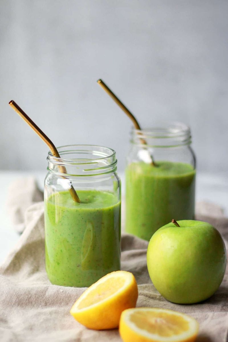 Kale Apple Lemon Detox Smoothie