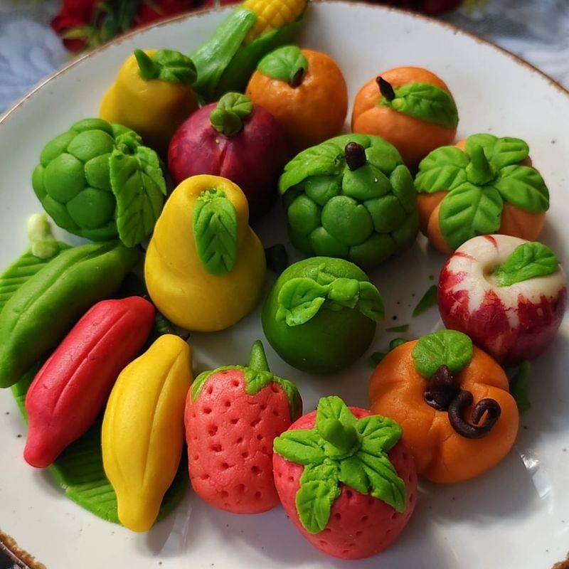 Sculpt Miniature Fruits and Vegetables