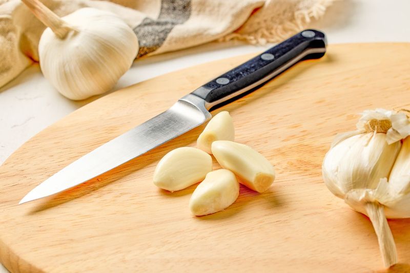 Peeling Garlic in One Clean Pull