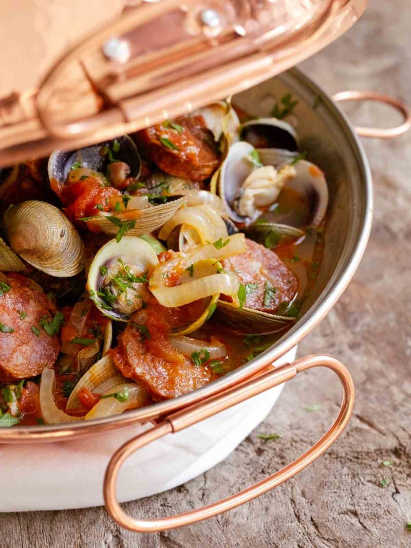 Amêijoas na Cataplana (Clams in Cataplana)