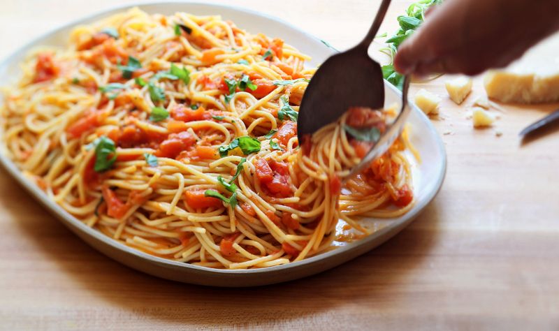 Spaghetti with Tomato Basil Sauce