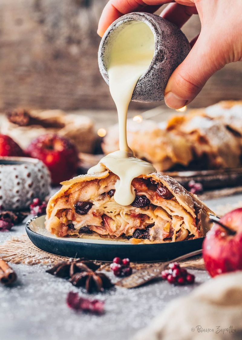 Apfelstrudel (Apple Strudel)