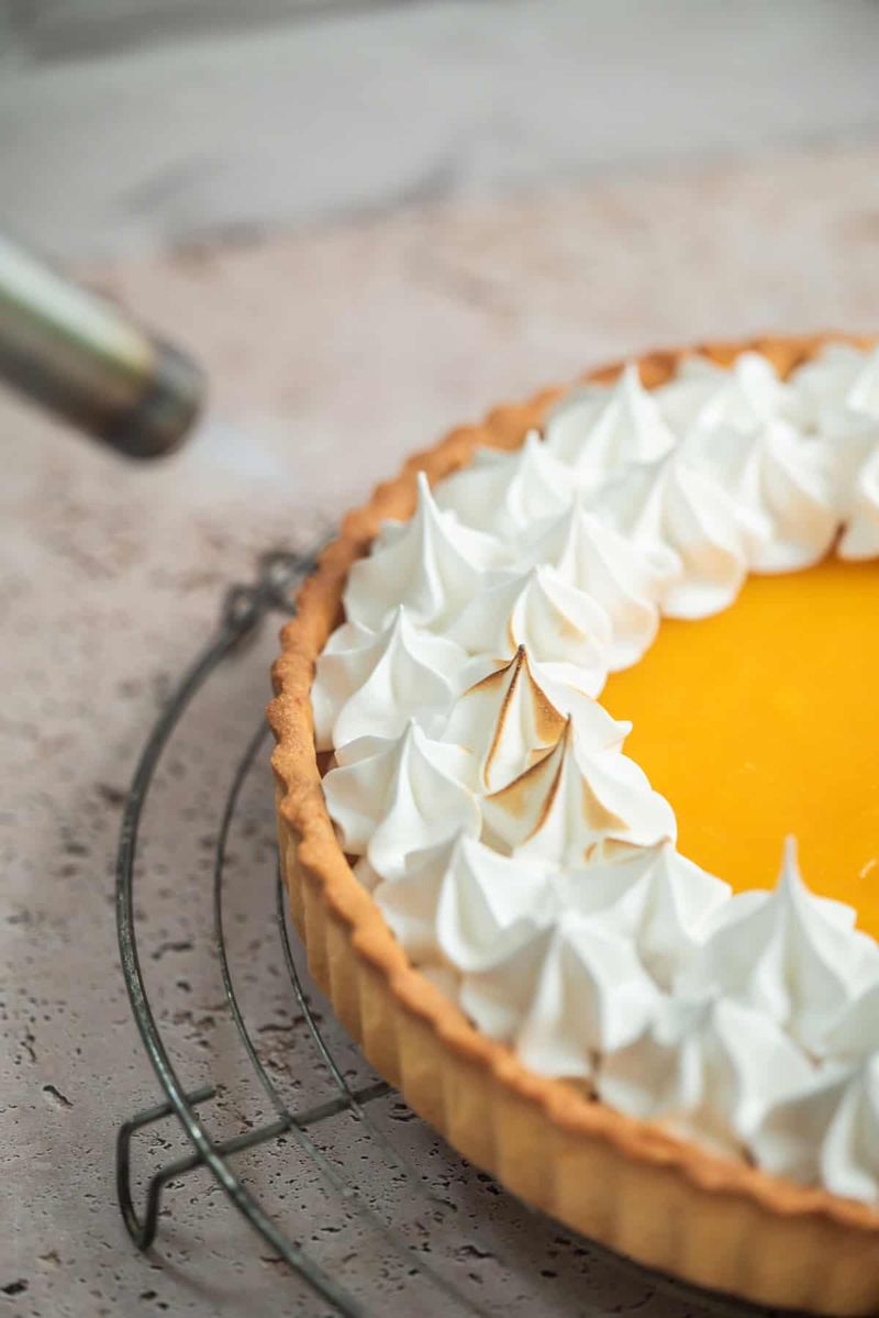 Biscuit Tart with Lemon Curd