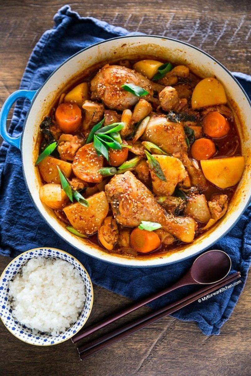 Dakdoritang (Spicy Braised Chicken)