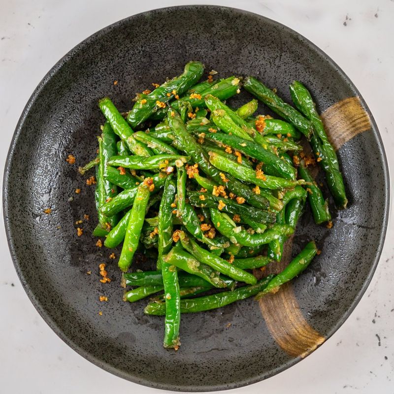 Dau Que Xao Toi - Green Beans with Garlic and Fish Sauce