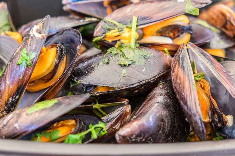 Mexilhões à Marinheira (Sailor-Style Mussels)