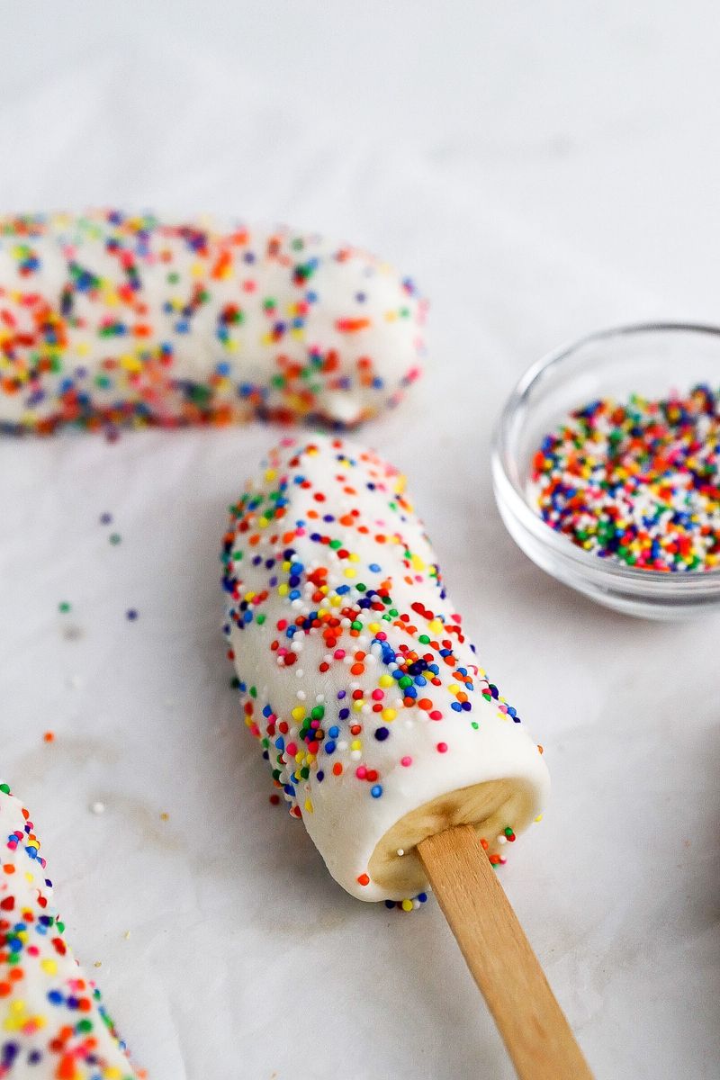 Frozen Banana Pops With Yogurt Coating
