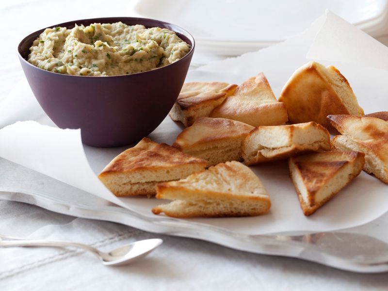 Wholemeal Pitta with Bean Dip
