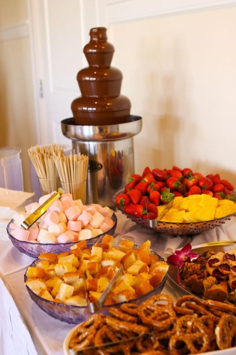 Chocolate Fountain with Dippers